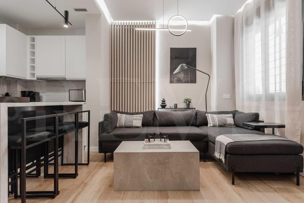 Contemporary Minimalist Apartment By Rems Málaga Dış mekan fotoğraf