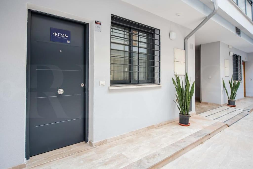 Contemporary Minimalist Apartment By Rems Málaga Dış mekan fotoğraf