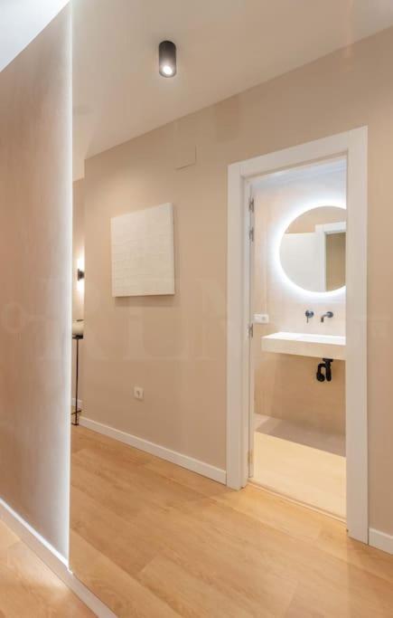 Contemporary Minimalist Apartment By Rems Málaga Dış mekan fotoğraf