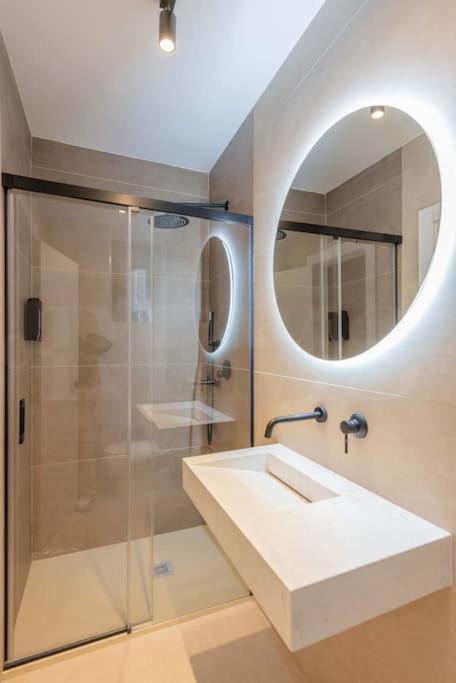 Contemporary Minimalist Apartment By Rems Málaga Dış mekan fotoğraf